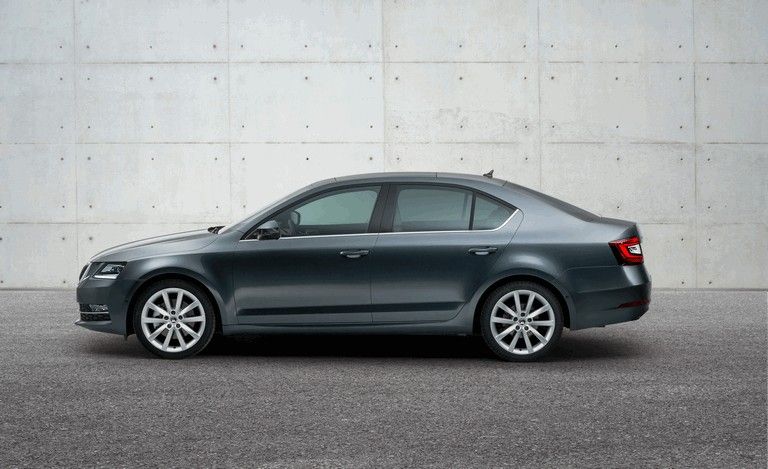 side view of skoda octavia