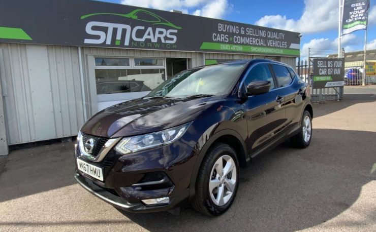 A Black Nissan Qashqai