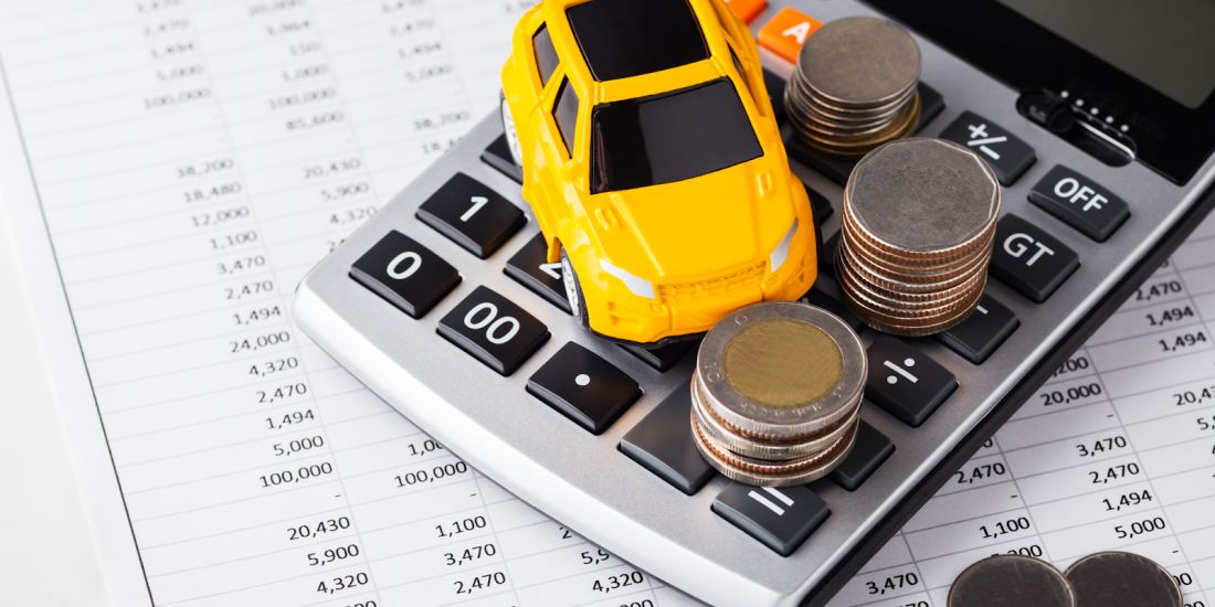 Diagram illustrating steps to calculate car finance costs, including factors like coverage, deductibles, and premiums.