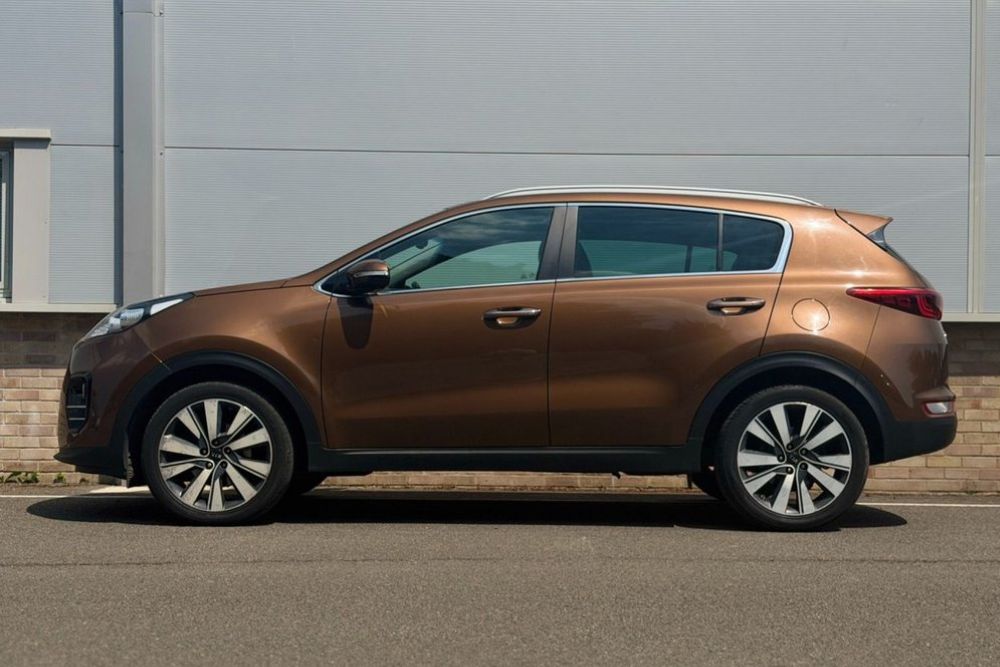 Bronze Kia Sportage 3 diesel crossover with panoramic roof parked for sale at Mersea Cars Colchester Essex