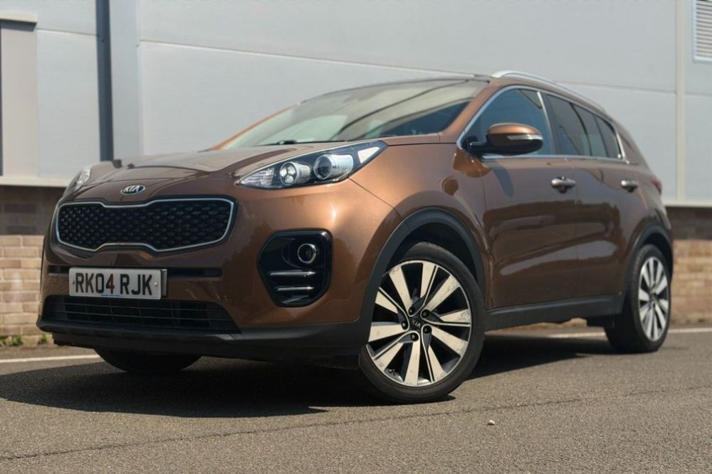 Bronze Kia Sportage 3 diesel crossover with panoramic roof parked for sale at Mersea Cars Colchester Essex.