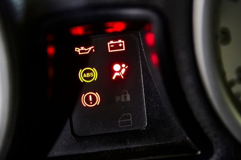 Dashboard warning lights: brake warning light, engine oil light, battery warning light, Ant-lock braking system