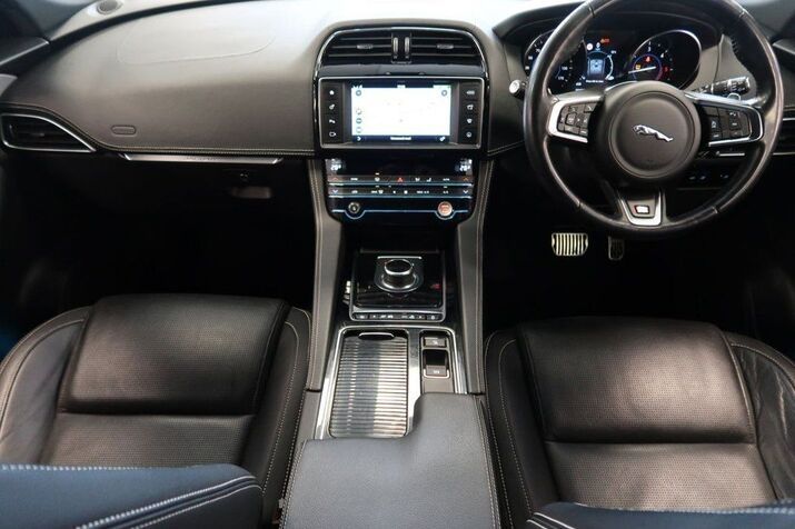 Used Jaguar F-Pace Interior | Motor City Plymouth