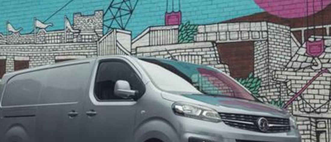 VAUXHALL VIVARO-E NAMED VAN OF THE YEAR AT INAUGURAL WHAT CAR? VAN AWARDS