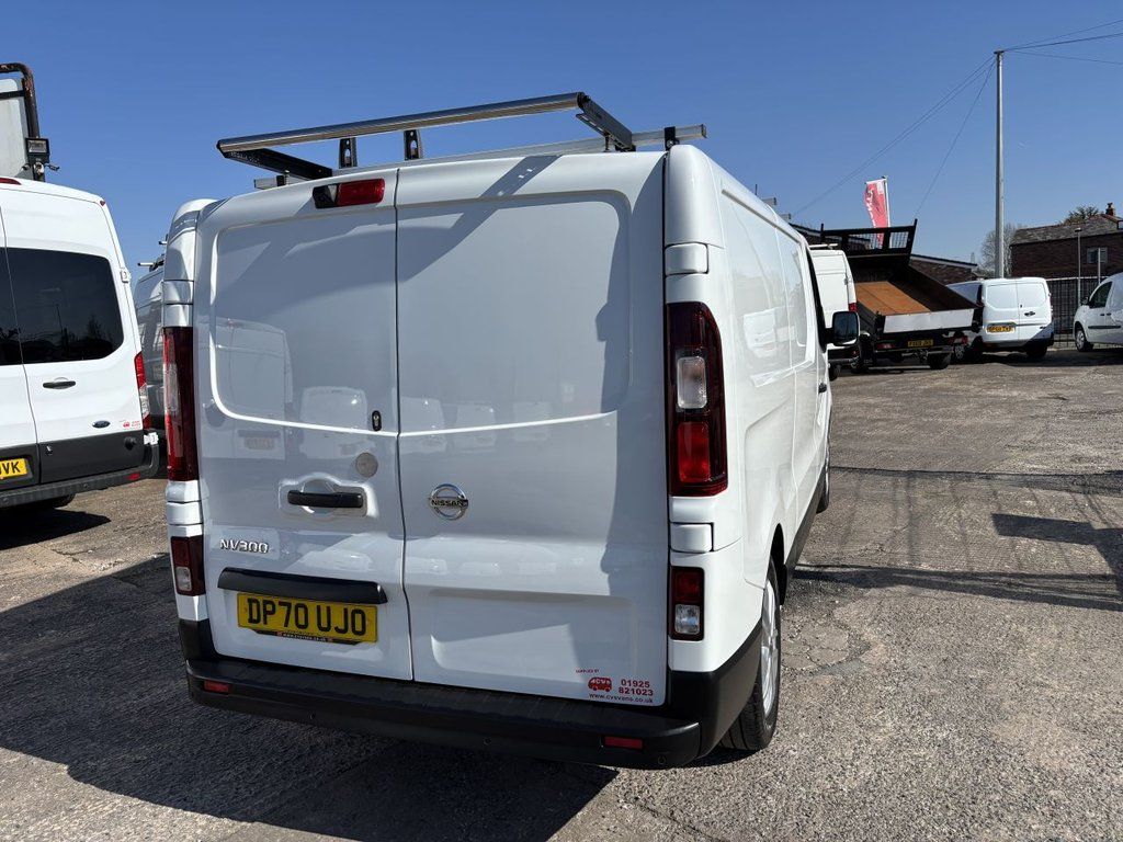 2020 White Nissan Nv300 Acenta