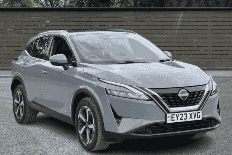 Nissan Qashqai in front of a wooden gate.