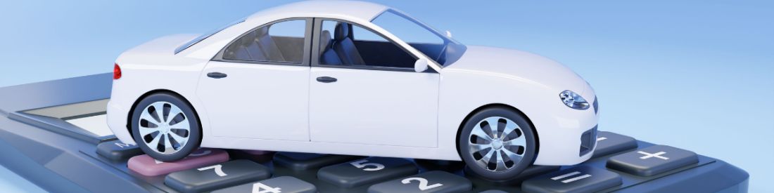 White toy car placed on top of a calculator, symbolising a car finance calculator.