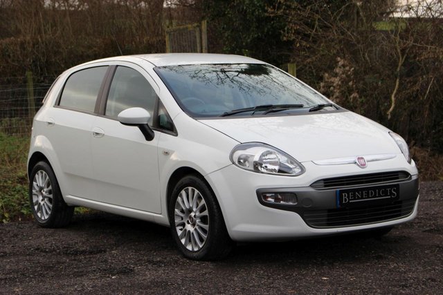 2010 10 Fiat Punto Evo 1.2 MULTIJET ELEGANZA DUALOGIC 5d AUTO 95 BHP