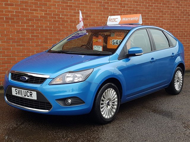 2011 11 Ford Focus 1.6 TITANIUM 5d  HEATED SEATS -- BLUETOOTH