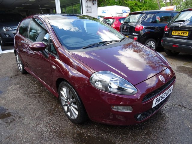 2012 62 Fiat Punto 1.4 MULTIAIR LOUNGE 3d 135 BHP