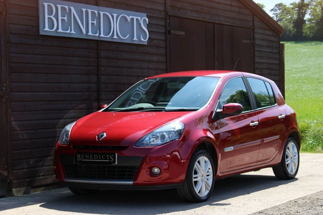 2010 10 Renault Clio 1.6 INITIALE TOMTOM VVT 5d AUTO 110 BHP