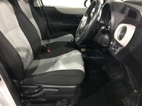USED TOYOTA YARIS Panoramic Roof/Nav/1 Owner