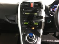 USED TOYOTA AURIS 
