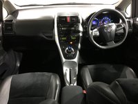 USED TOYOTA AURIS 