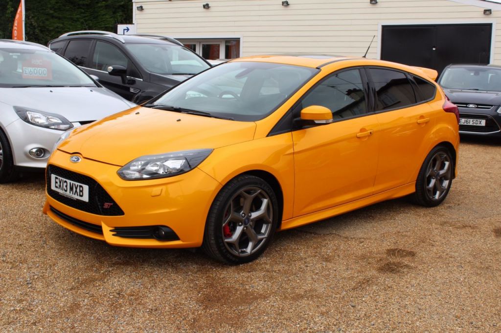 View our FORD FOCUS