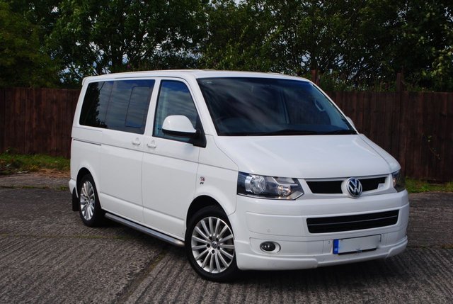 2010 60 Volkswagen Caravelle 2.0 EXECUTIVE TDI 5d AUTO 177 BHP