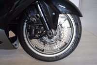 USED 2010 10 KAWASAKI ZZR1400 DAF ABS  WITH AKRAPOVIC EXHAUST SYSTEM