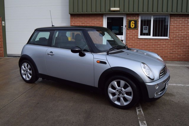 2005 05 MINI Hatch Cooper 1.6 COOPER 3d 114 BHP
