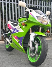 USED 1997 P KAWASAKI ZXR400 L5 Sports Classic Original and genuine bike with all docs., old MOTs and toolkit