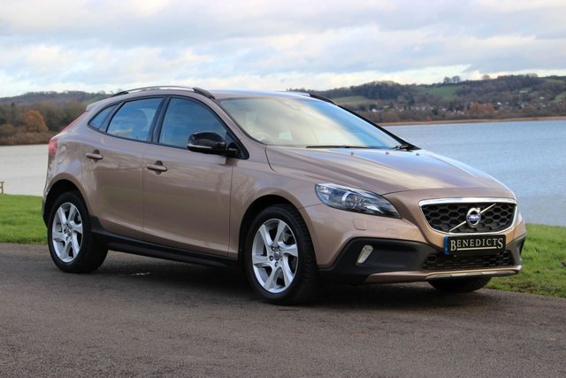 2015 64 Volvo V40 1.6 D2 CROSS COUNTRY LUX NAV 5d 113 BHP