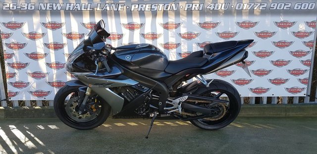 2004 04 Yamaha Yzf R1 Super Sports