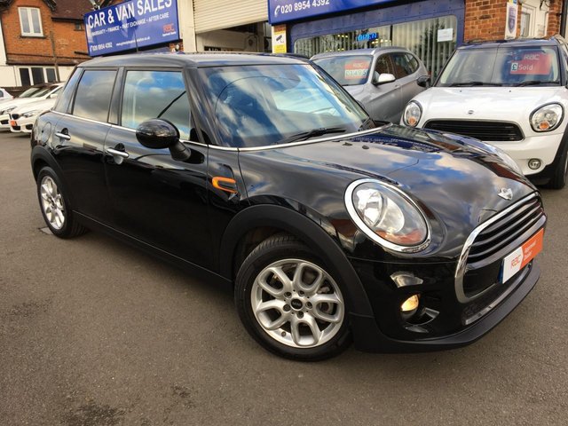 2017 17 MINI Hatch Cooper 1.5 COOPER 5d 134 BHP