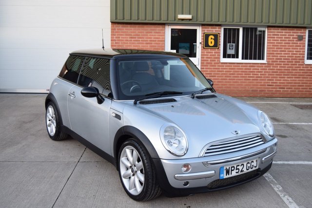 2003 52 MINI Hatch Cooper 1.6 COOPER 3d AUTO 114 BHP