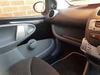 USED 2010 10 PEUGEOT 107 1.0 URBAN 3d 68 BHP &pound;20 PER YEAR TAX - LOW INSURANCE