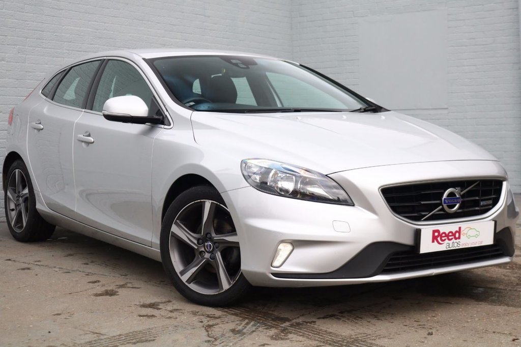 2015 15 VOLVO V40 1.6 D2 R-DESIGN 5d 113 BHP