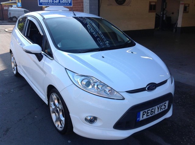 2012 Ford Fiesta 1.6 TITANIUM .......Leather