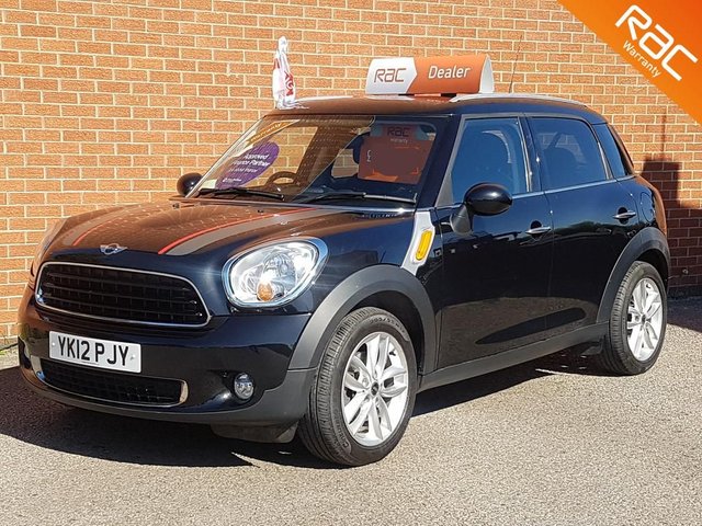 2012 12 MINI Countryman 1.6 COOPER D 5d CHILLI PACK -- RED / BLACK LEATHER