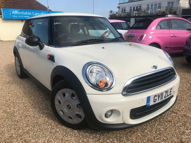 2011 11 MINI Hatch First 1.6 FIRST 3d 75 BHP