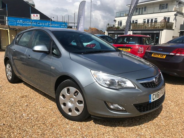 2011 61 Vauxhall Astra 1.6 EXCLUSIV 5d AUTO 113 BHP