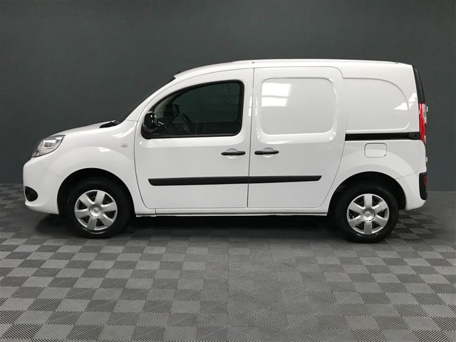 white renault kangoo