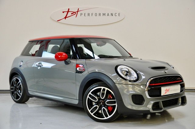 2017 17 MINI Hatch John Cooper Works 2.0 JOHN COOPER WORKS 3d 228 BHP NAVIGATION/HK/CARBON/CHILLI