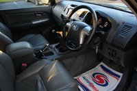 USED 2012 12 TOYOTA HI-LUX 3.0 INVINCIBLE 4X4 D-4D DCB 1d 169 BHP FULL LEATHER + SAT NAV ** NO VAT **