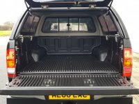 USED 2011 60 TOYOTA HI-LUX 3.0 INVINCIBLE 4X4 D-4D DCB 1d 169 BHP CANOPY + BULL BARS ** NO VAT