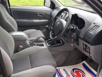 USED 2011 60 TOYOTA HI-LUX 3.0 INVINCIBLE 4X4 D-4D DCB 1d 169 BHP CANOPY + BULL BARS ** NO VAT