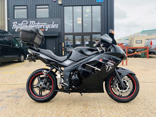 2011 11 Triumph Sprint ST 1050 1050