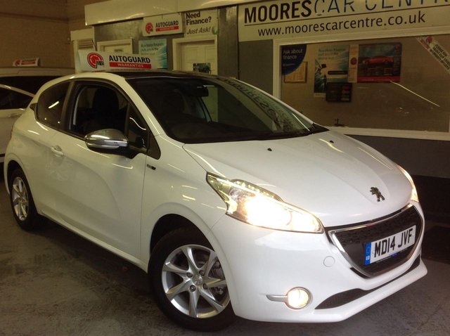 2014 14 Peugeot 208 1.2 STYLE  NAV
