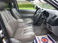USED 2011 60 TOYOTA HI-LUX 3.0 INVINCIBLE 4X4 D-4D DCB 1d 169 BHP FULL LEATHER + CANOPY ** NO VAT **