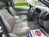 USED 2011 60 TOYOTA HI-LUX 3.0 INVINCIBLE 4X4 D-4D DCB 1d 169 BHP FULL LEATHER + CANOPY ** NO VAT **