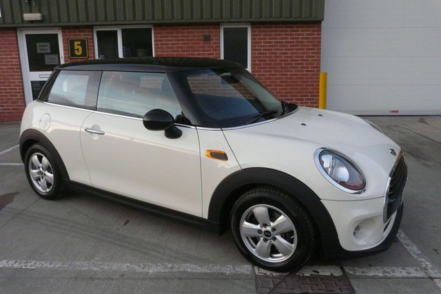 2017 17 MINI Hatch Cooper 1.5 COOPER D 3d 114 BHP