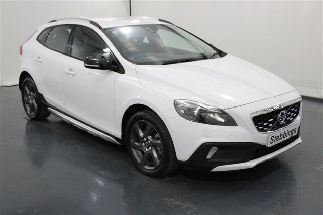 2015 15 VOLVO V40 2.0 D2 CROSS COUNTRY LUX NAV 5d 118 BHP