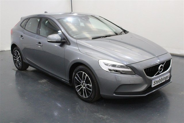 2017 17 VOLVO V40 2.0 D4 MOMENTUM NAV PLUS 5d AUTO 188 BHP