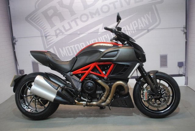 2011 11 Ducati Diavel CARBON ABS