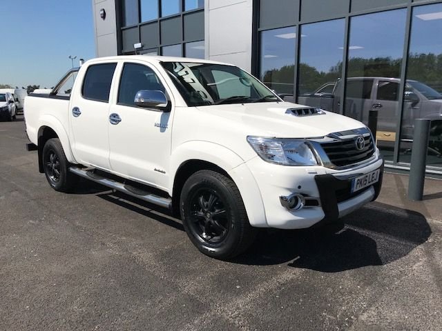 2015 15 Toyota HI-Lux 3.0 AUTO INVINCIBLE X 4X4 D-4D DOUBLE CAB 170 PS