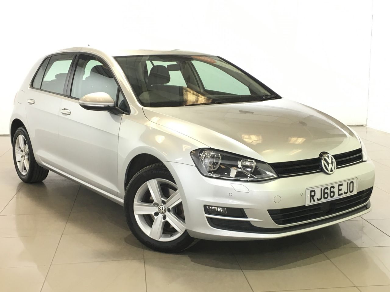 View our VOLKSWAGEN GOLF