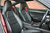 USED 2016 16 PORSCHE 911 3.0 CARRERA PDK 2d AUTO 364 BHP 