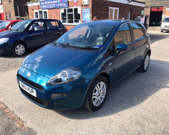 2012 12 Fiat Punto 1.4 EASY 5d 77 BHP